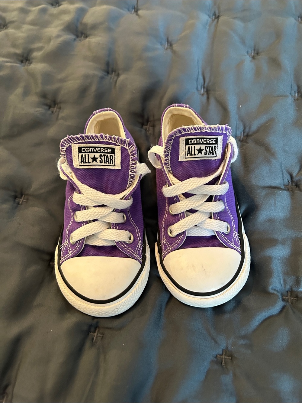 Converse Kids Low-Top Sneakers in Purple and White
